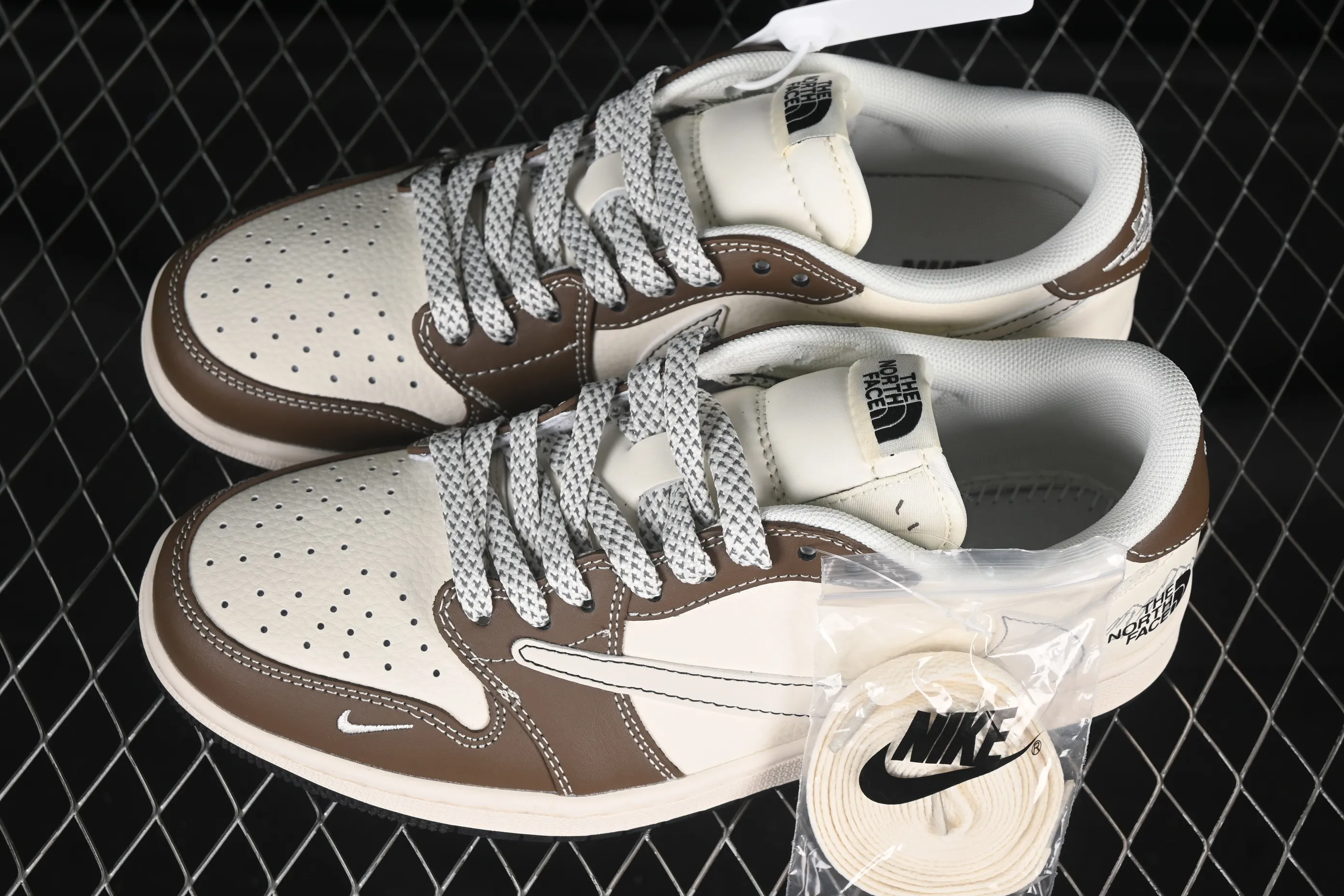 All Categories Air Jordan Jordan Series Basketball Shoes Air Jordan 1 Low High-end Customized Low-top Shoes Travis Scott x Fragment Design x Air Jordan 1 Low OG SP AJ1 Joe 1 North Face Joint Rice Brown Snow Mountain Low-top Cultural and Leisure Shoes XS6089-512
